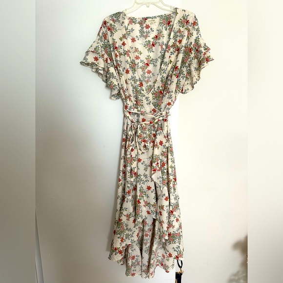 Floral wrap dress, flutter sleeve. High /low design. Very flattering! - Picture 3 of 5